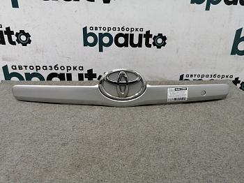Накладка крышки багажника; без камер. 76811-33130 для Toyota Camry БУ; Оригинал; Р0, Хорошее;
